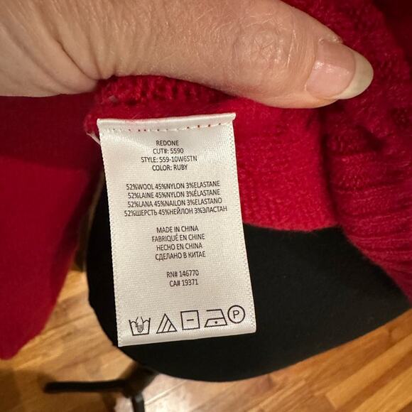 RE/DONE 60s Slim Red Turtle Neck
Sweater - Picture 9 of 11